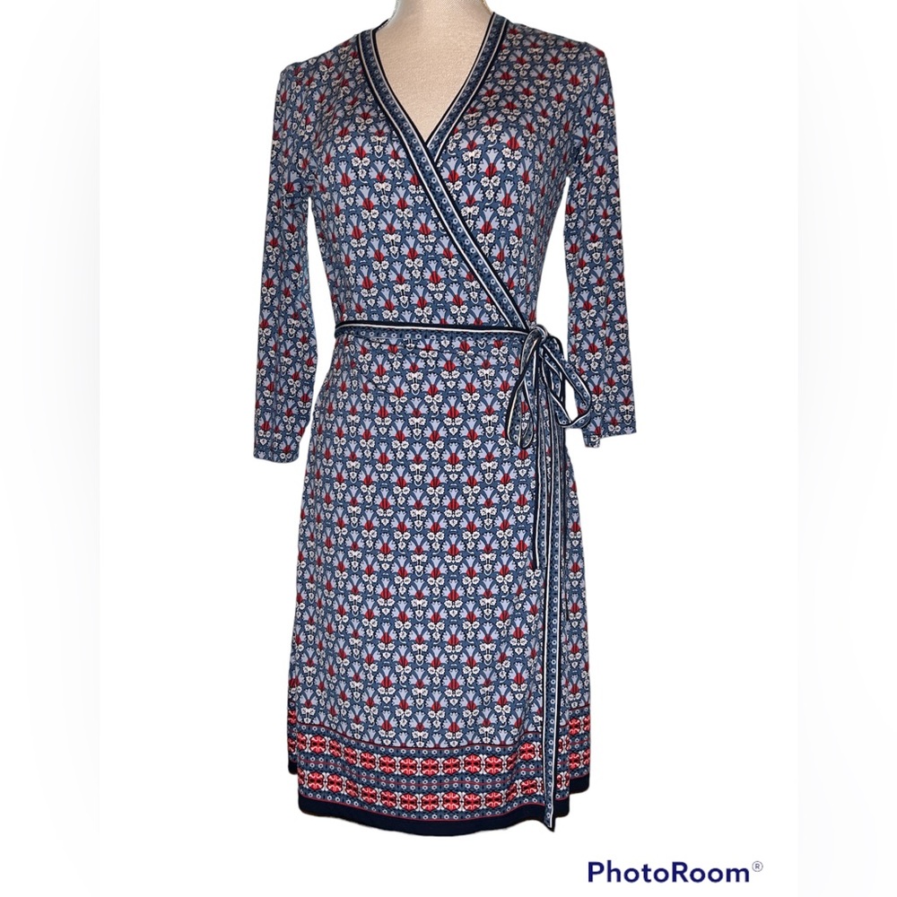 True wrap dress. Beautiful print. Sz m